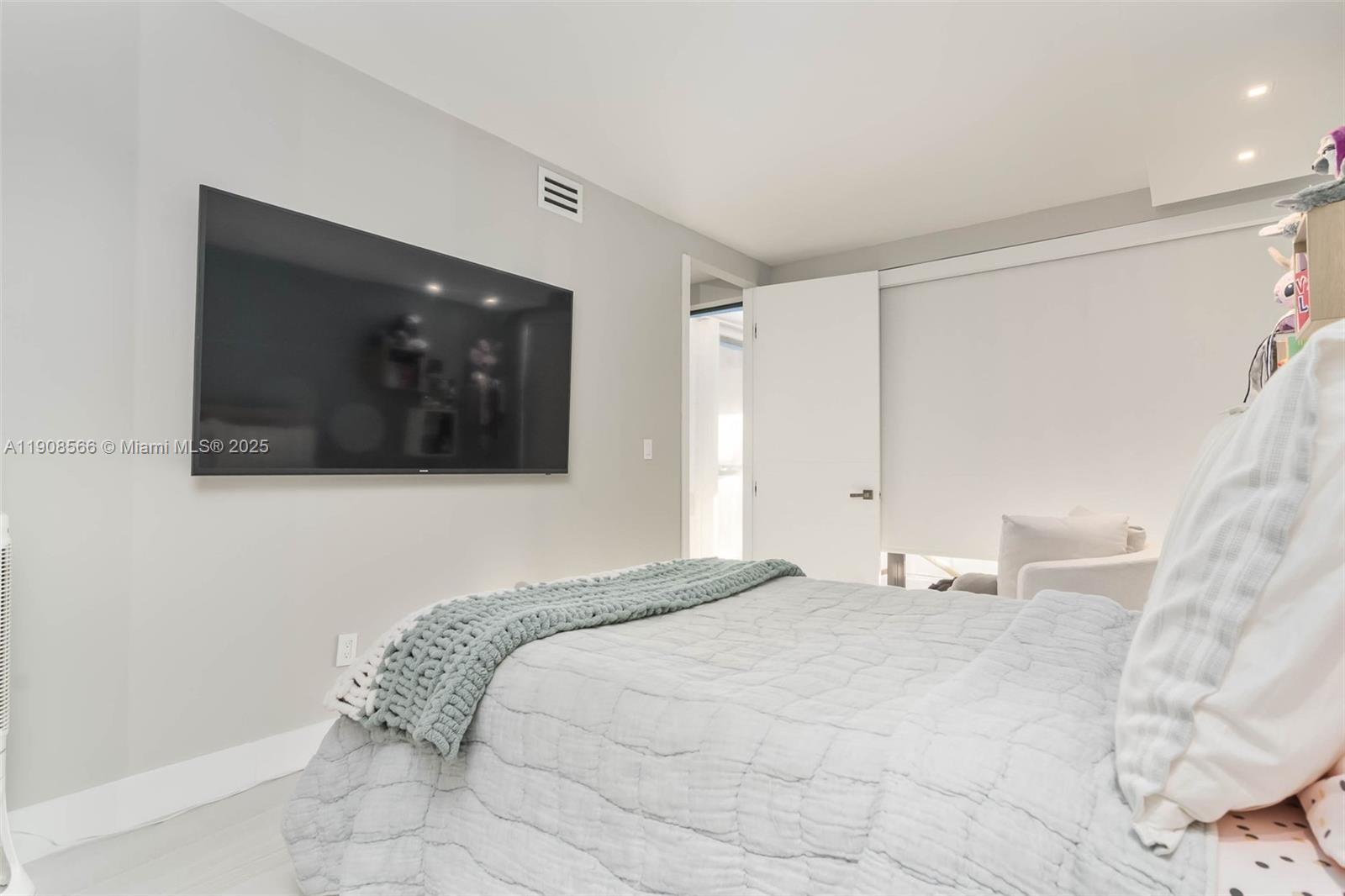 DELVISTA TOWERS CONDO - Residential Lease