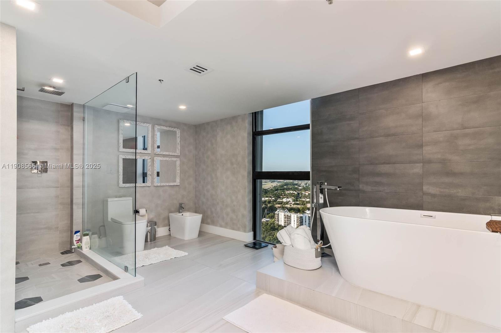 DELVISTA TOWERS CONDO - Residential Lease