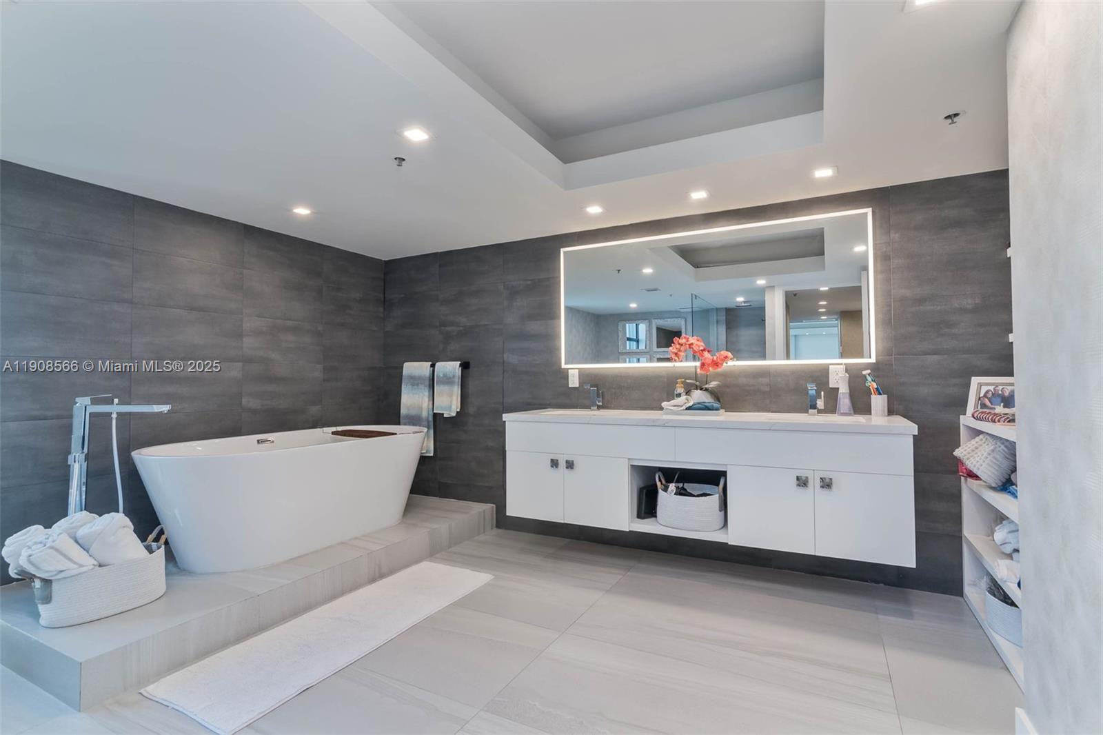 DELVISTA TOWERS CONDO - Residential Lease