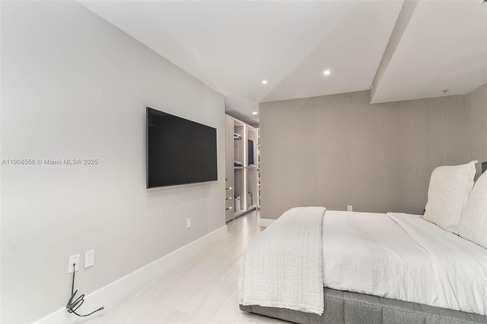 DELVISTA TOWERS CONDO - Residential Lease