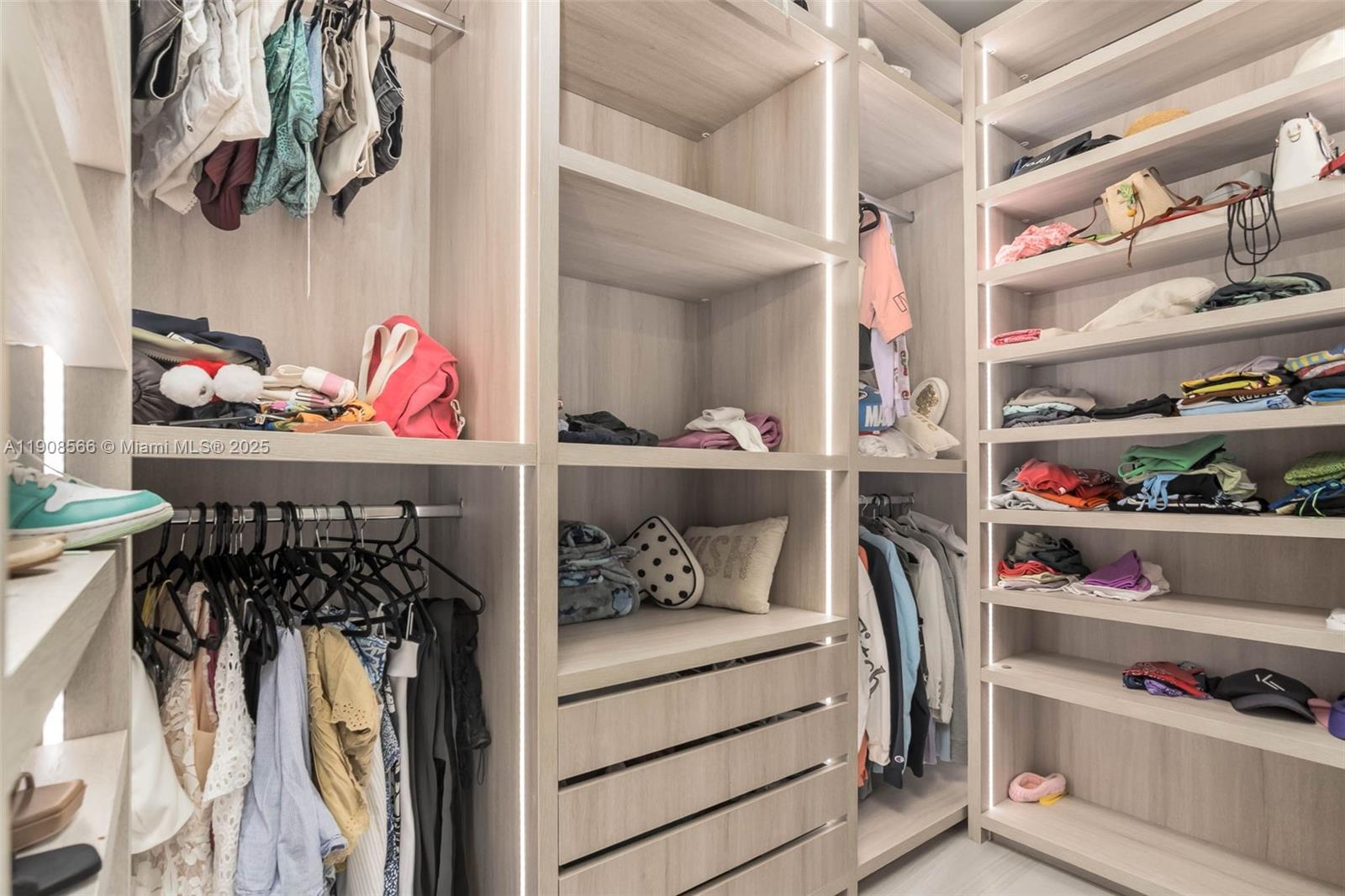 DELVISTA TOWERS CONDO - Residential Lease