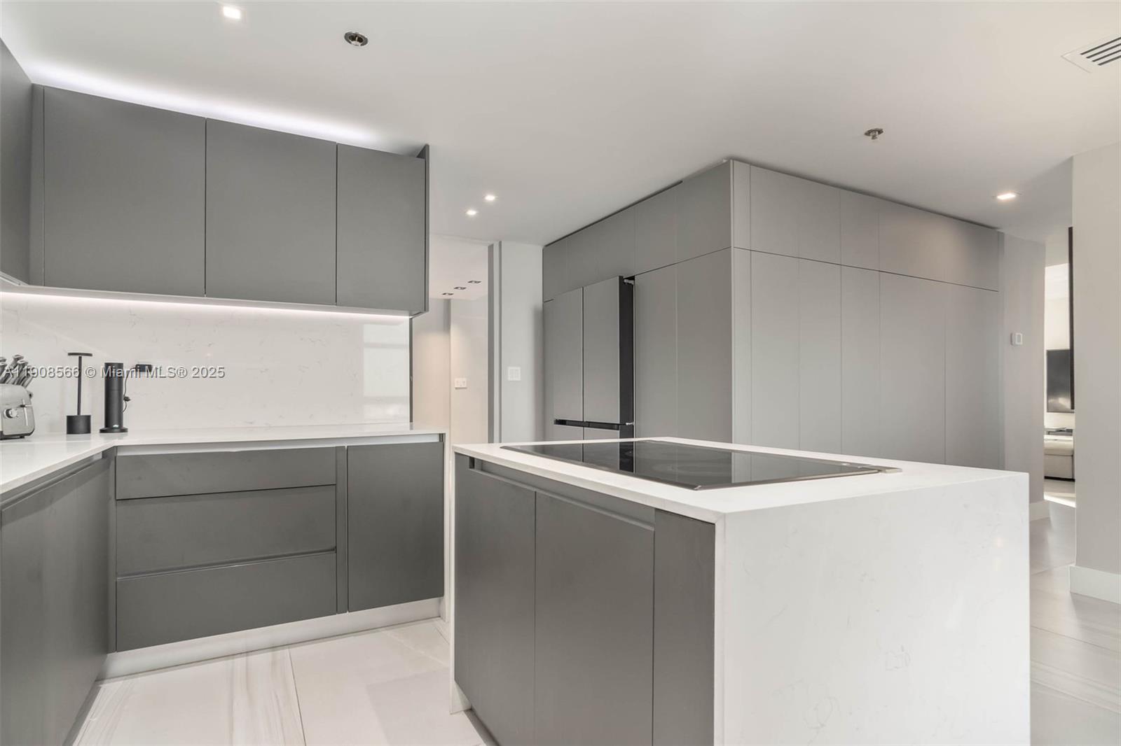 DELVISTA TOWERS CONDO - Residential Lease