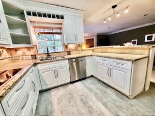 View photos, virtual tours, details...