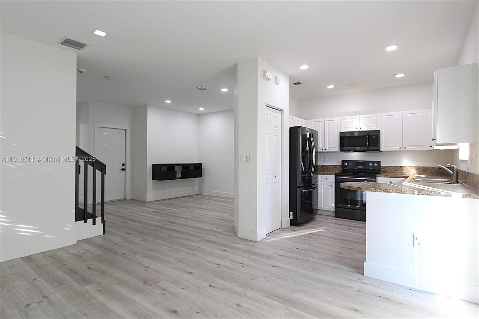 LAKES BY THE BAY CEE - Residential Lease