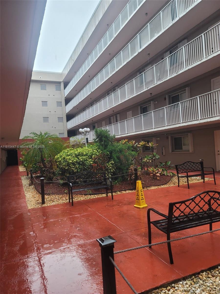 600 Nw 32nd Pl 506, Miami, Broward County, Florida - 2 Bedrooms  
1 Bathrooms - 