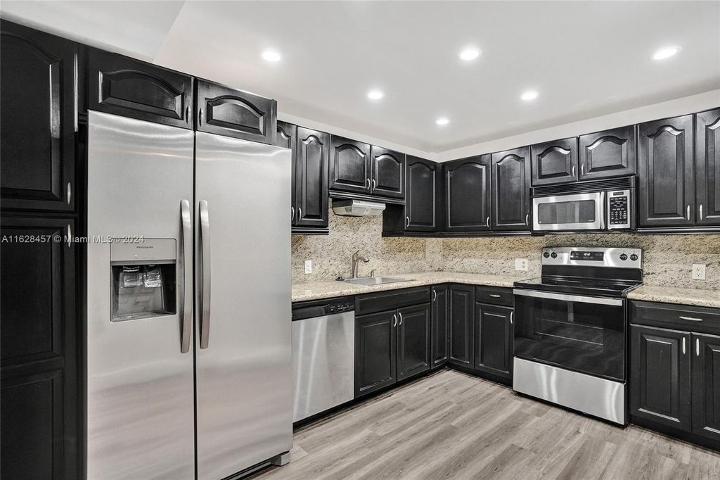 Photo of 4200 Hillcrest Dr #315, Hollywood, FL 33021 (MLS # A11628457)