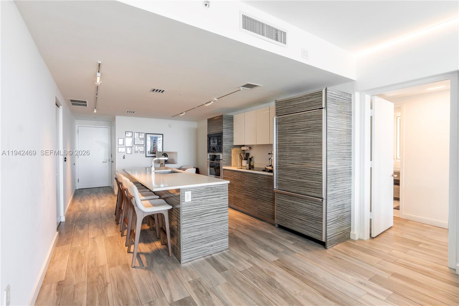 ICON BAY CONDO - Residential