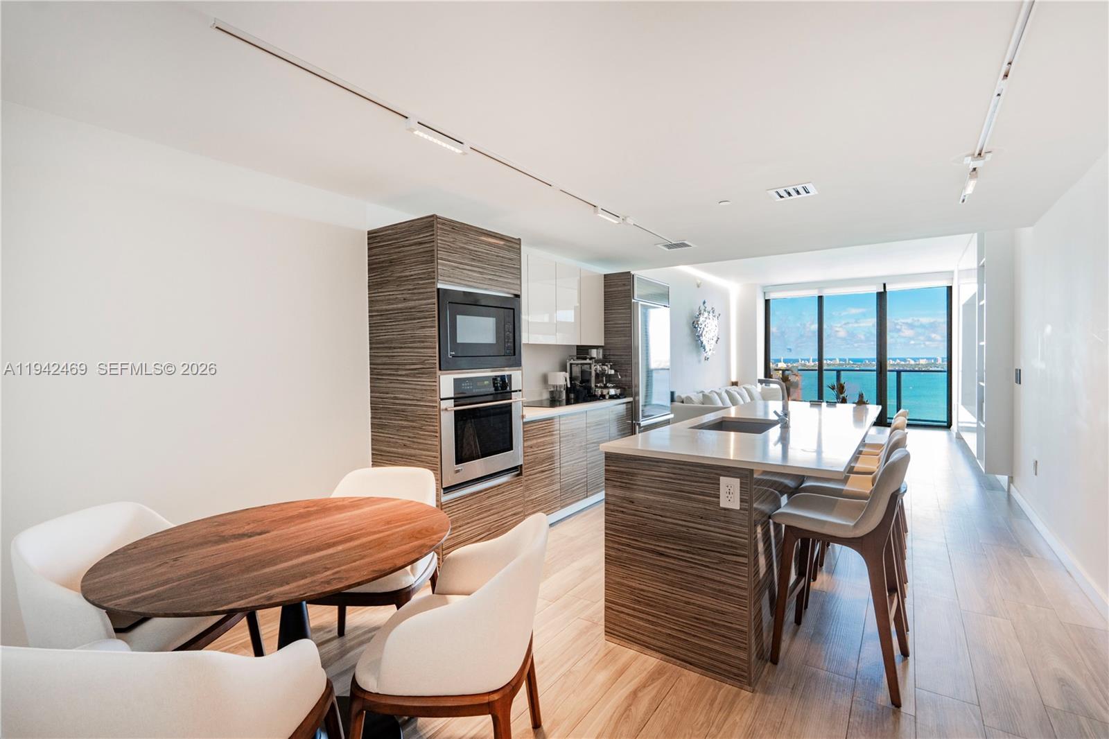 ICON BAY CONDO - Residential