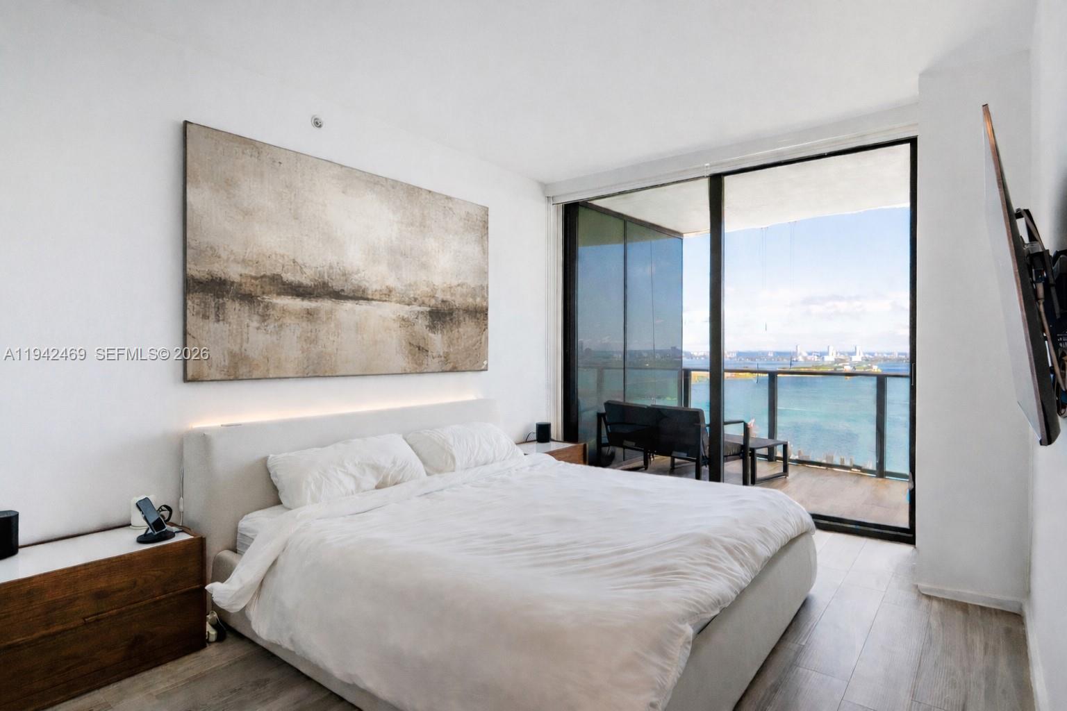 ICON BAY CONDO - Residential