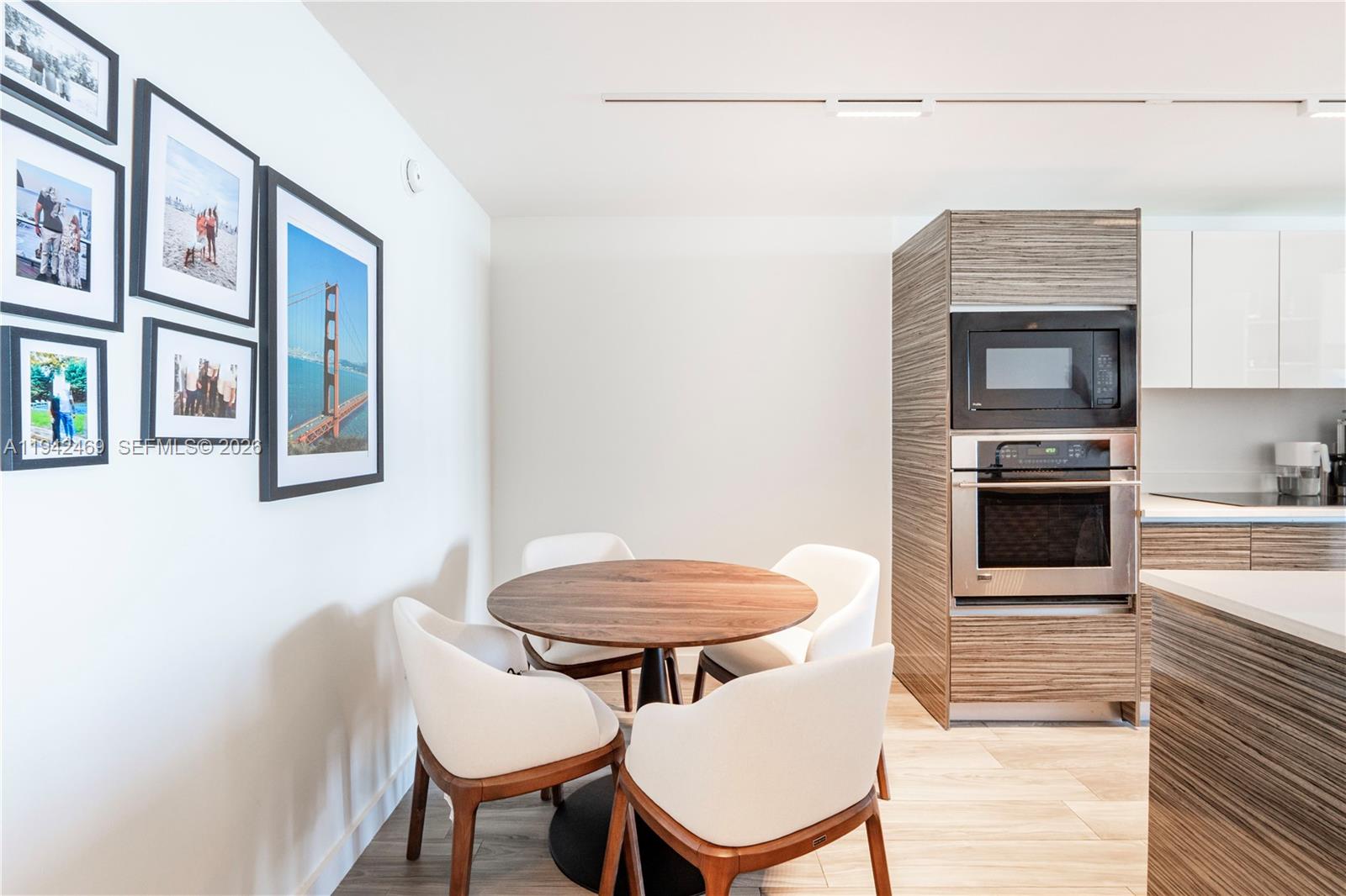 ICON BAY CONDO - Residential