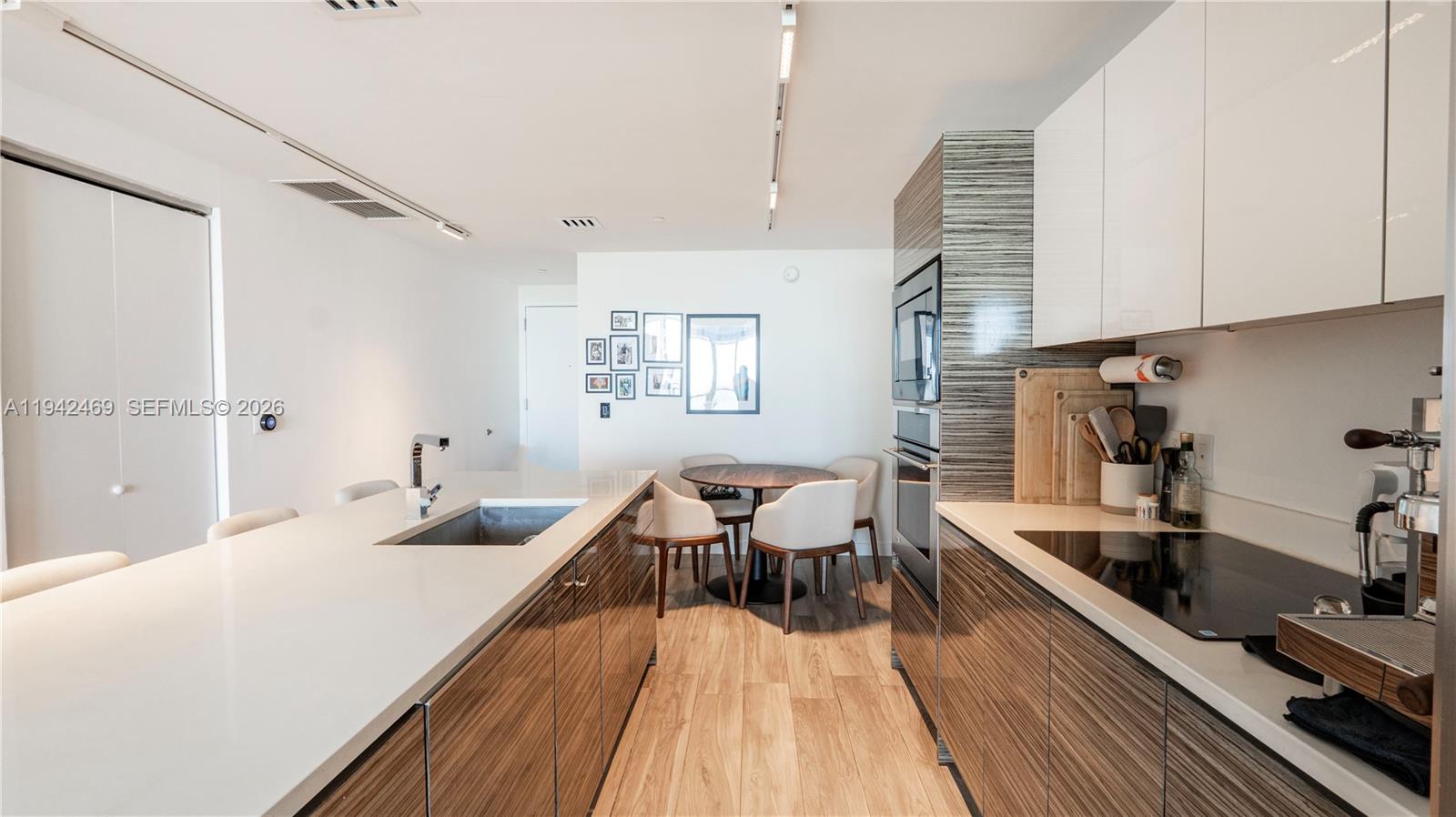 ICON BAY CONDO - Residential