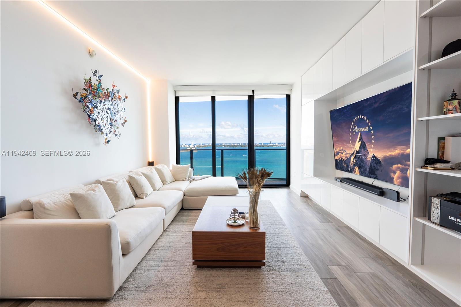 ICON BAY CONDO - Residential