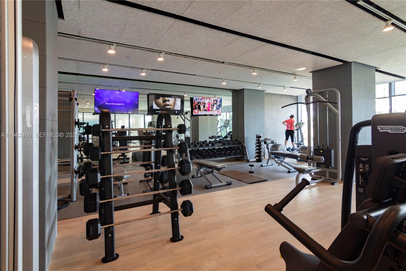 ICON BAY CONDO - Residential