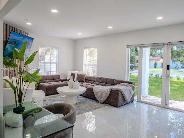 HOLLYWOOD COUNTRY CLUB DI - Residential