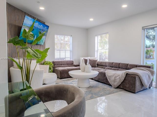 HOLLYWOOD COUNTRY CLUB DI - Residential
