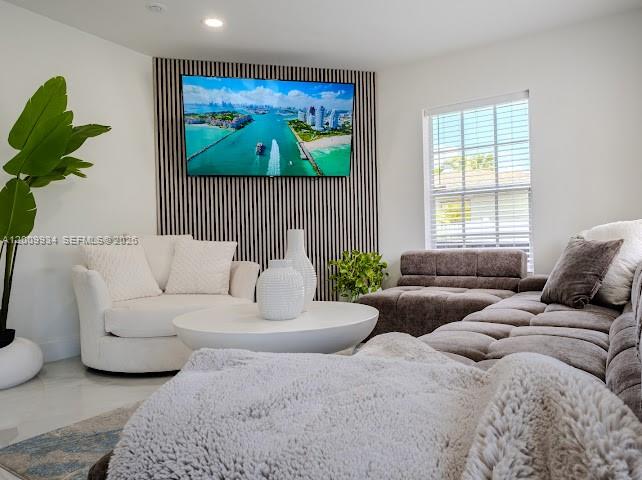 HOLLYWOOD COUNTRY CLUB DI - Residential