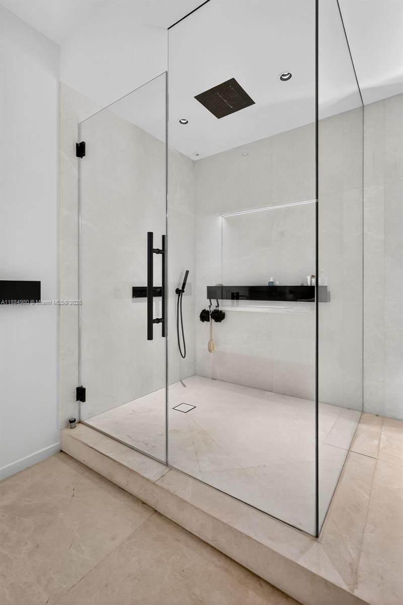 BAL HARBOUR NORTH SOUTH C - Residential Lease