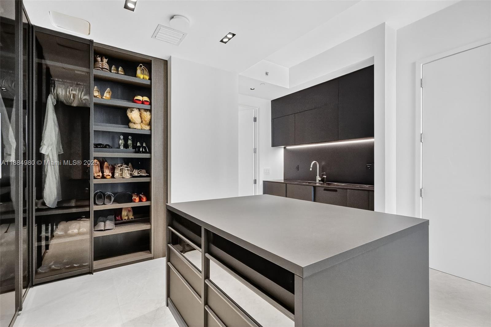 BAL HARBOUR NORTH SOUTH C - Residential Lease