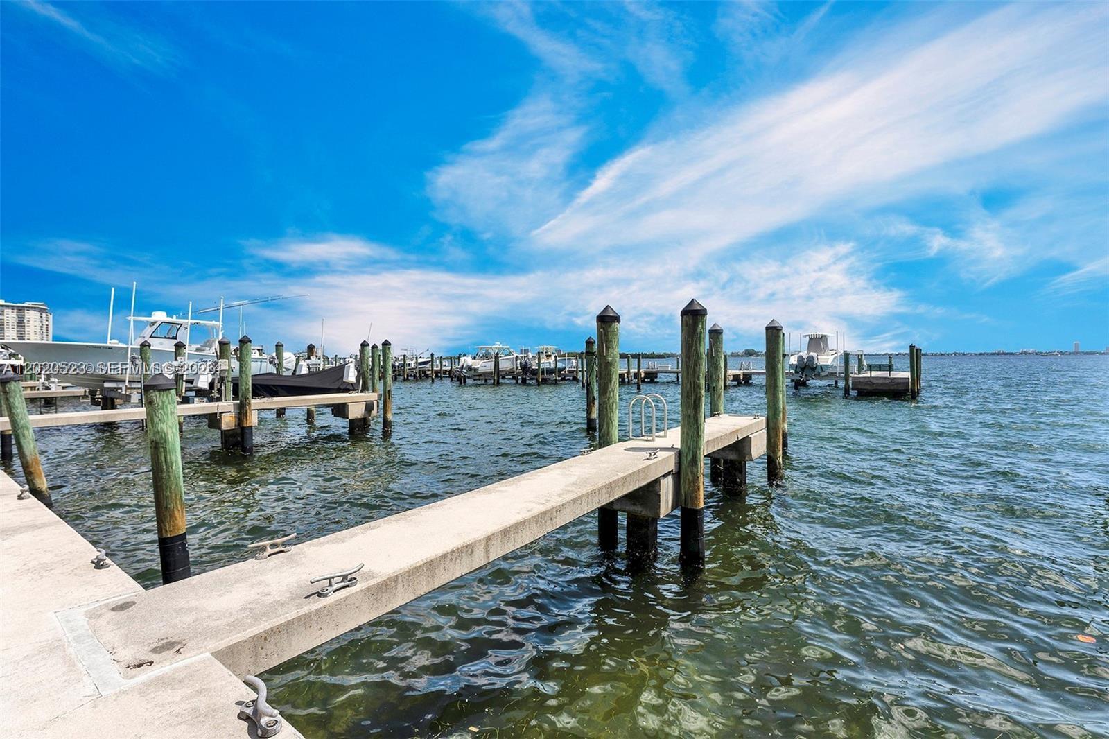 TOWERS OF QUAYSIDE CONDO - Residential