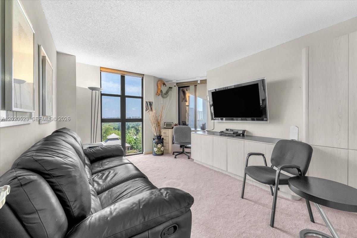 TOWERS OF QUAYSIDE CONDO - Residential