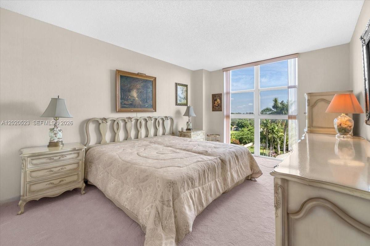 TOWERS OF QUAYSIDE CONDO - Residential