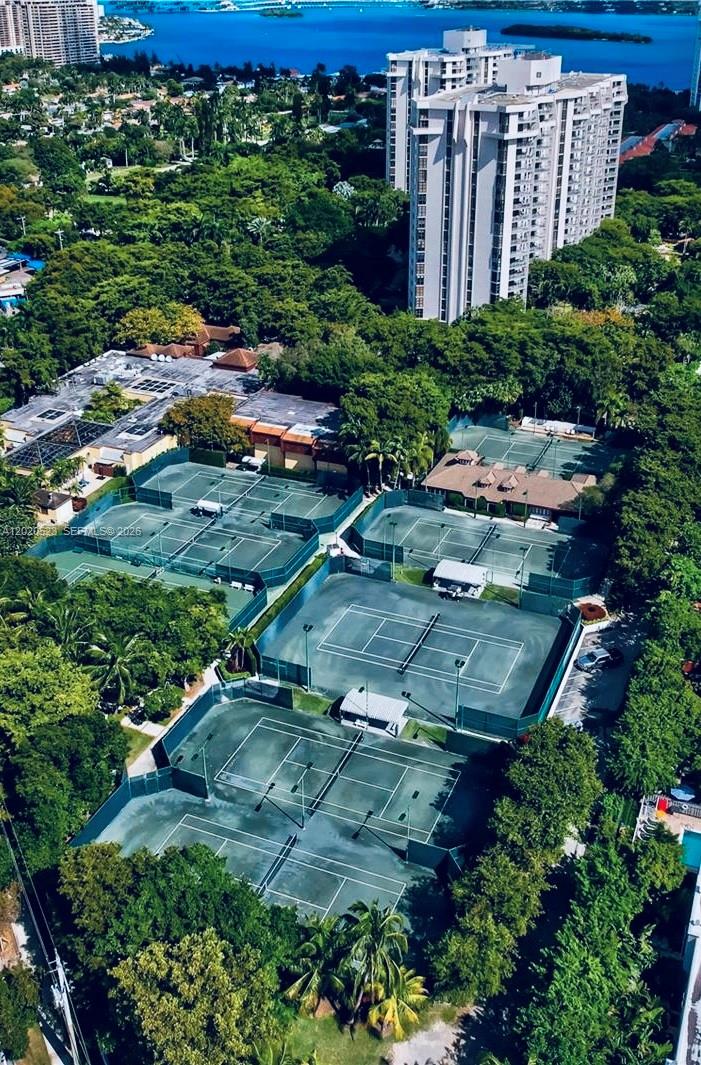 TOWERS OF QUAYSIDE CONDO - Residential