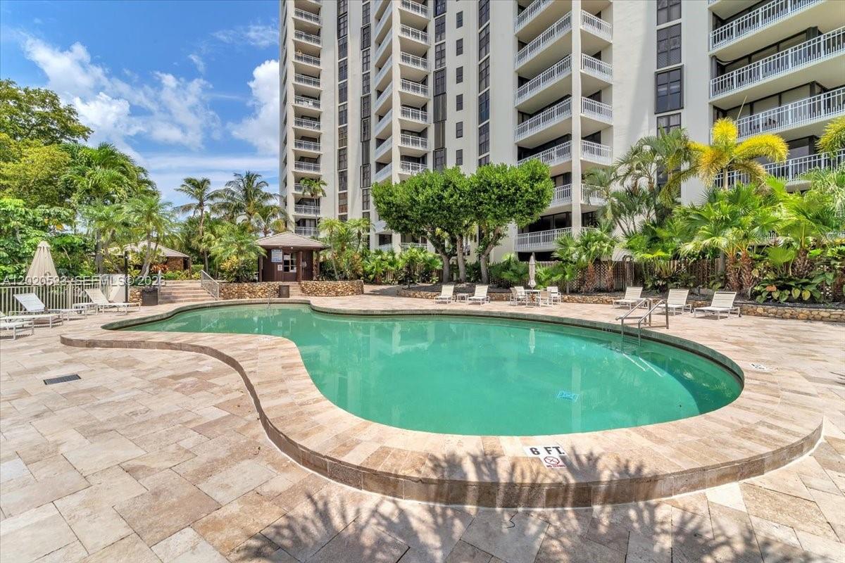 TOWERS OF QUAYSIDE CONDO - Residential