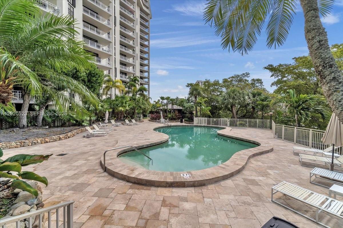 TOWERS OF QUAYSIDE CONDO - Residential