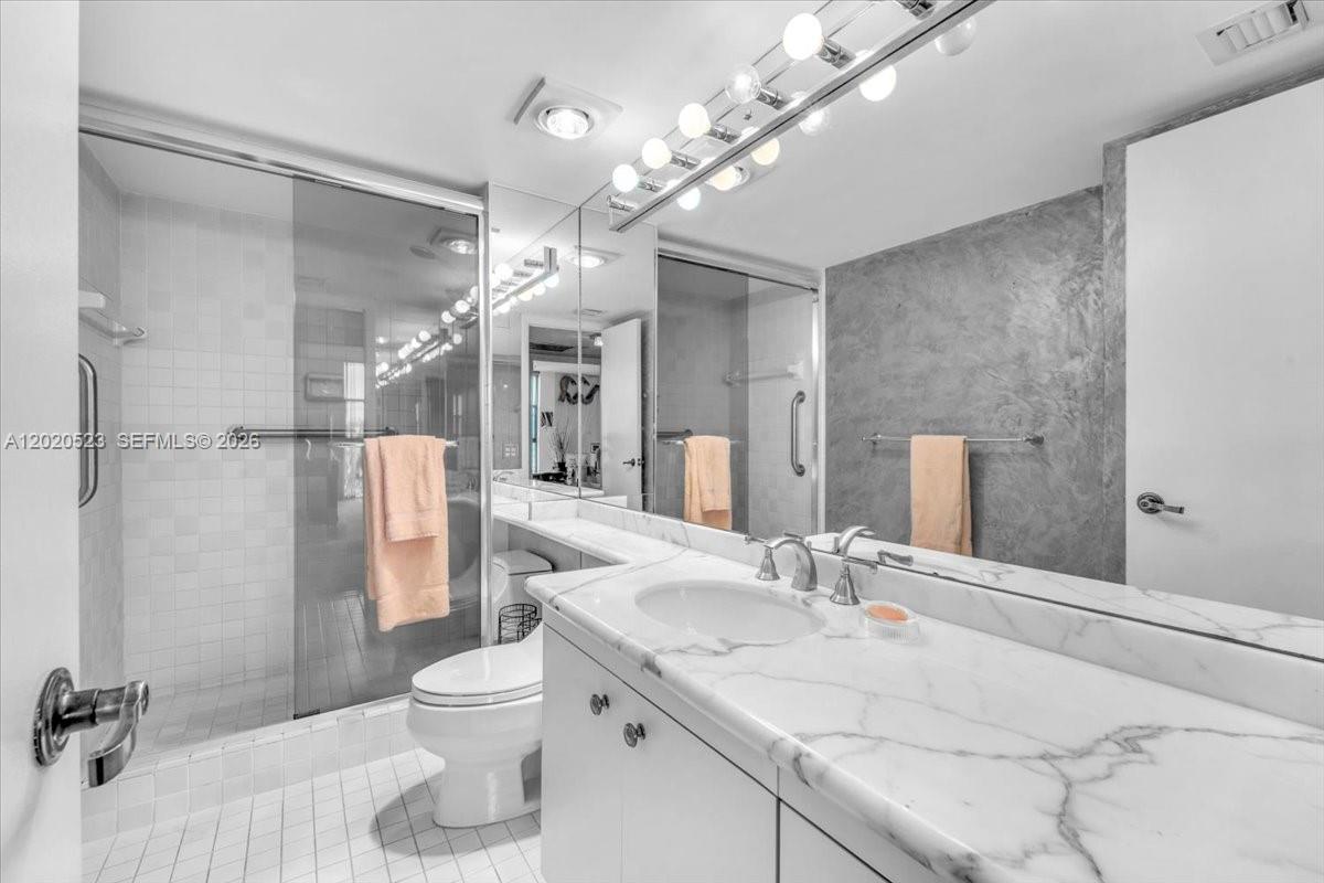 TOWERS OF QUAYSIDE CONDO - Residential