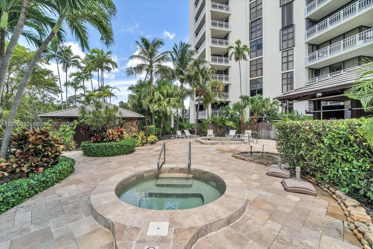 TOWERS OF QUAYSIDE CONDO - Residential