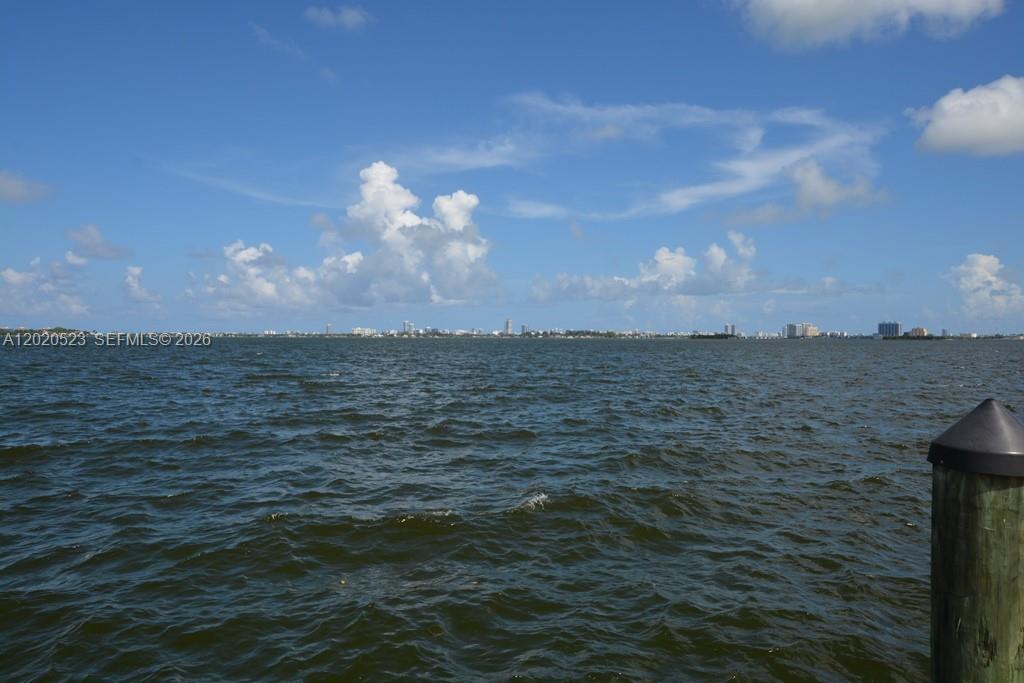 TOWERS OF QUAYSIDE CONDO - Residential