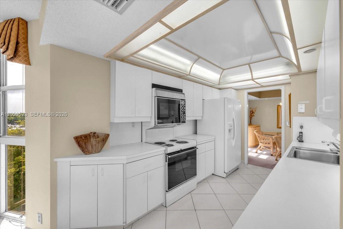 TOWERS OF QUAYSIDE CONDO - Residential