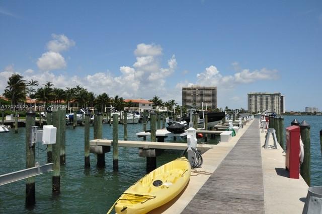TOWERS OF QUAYSIDE CONDO - Residential
