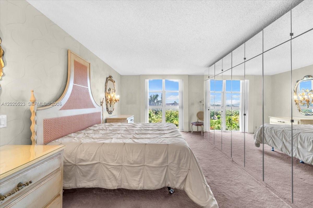 TOWERS OF QUAYSIDE CONDO - Residential