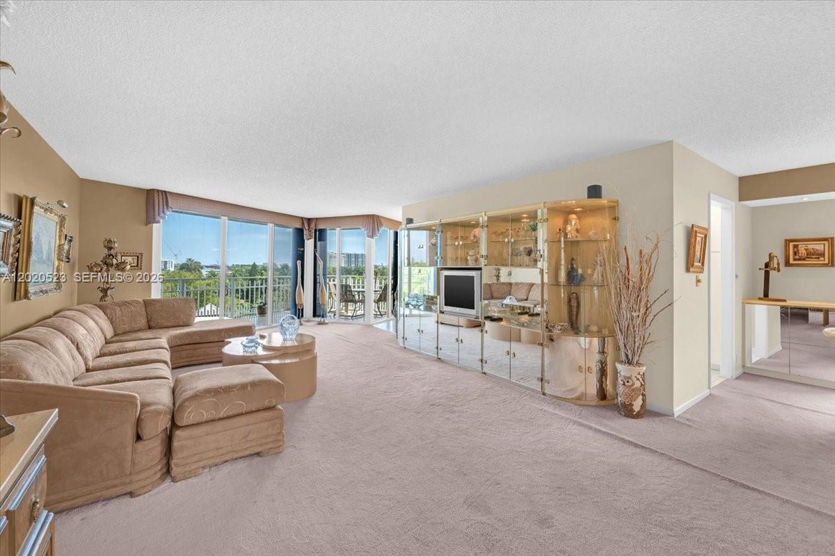 TOWERS OF QUAYSIDE CONDO - Residential