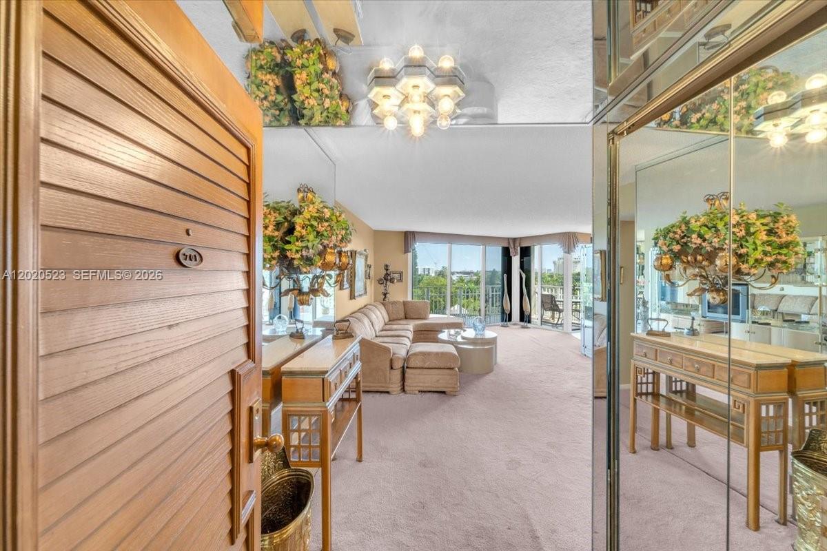 TOWERS OF QUAYSIDE CONDO - Residential