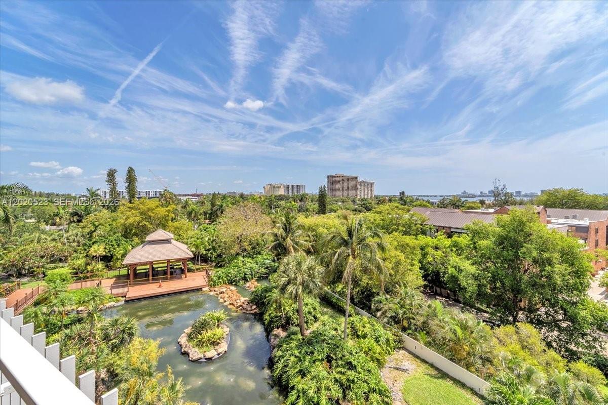 TOWERS OF QUAYSIDE CONDO - Residential