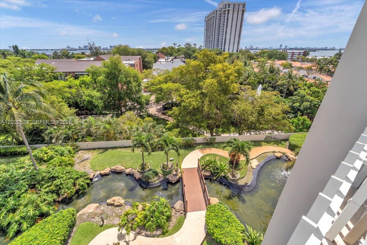 TOWERS OF QUAYSIDE CONDO - Residential
