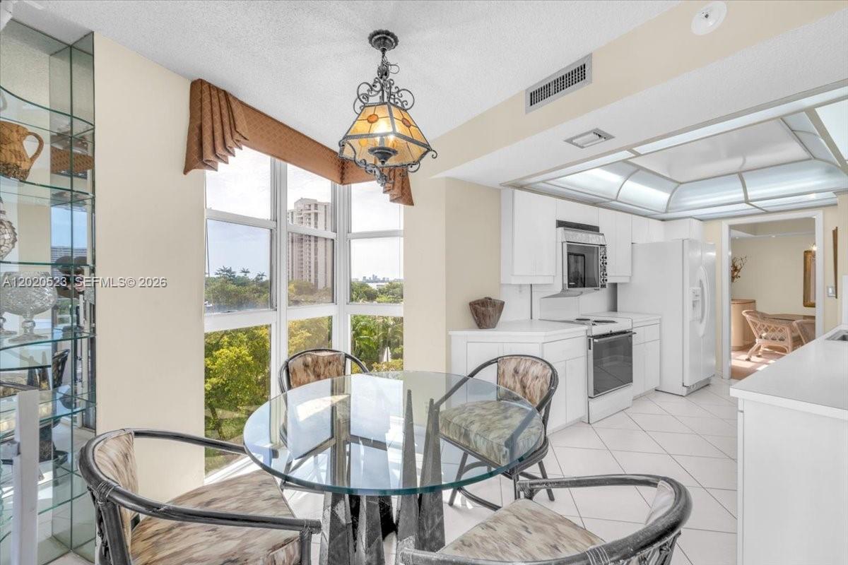 TOWERS OF QUAYSIDE CONDO - Residential