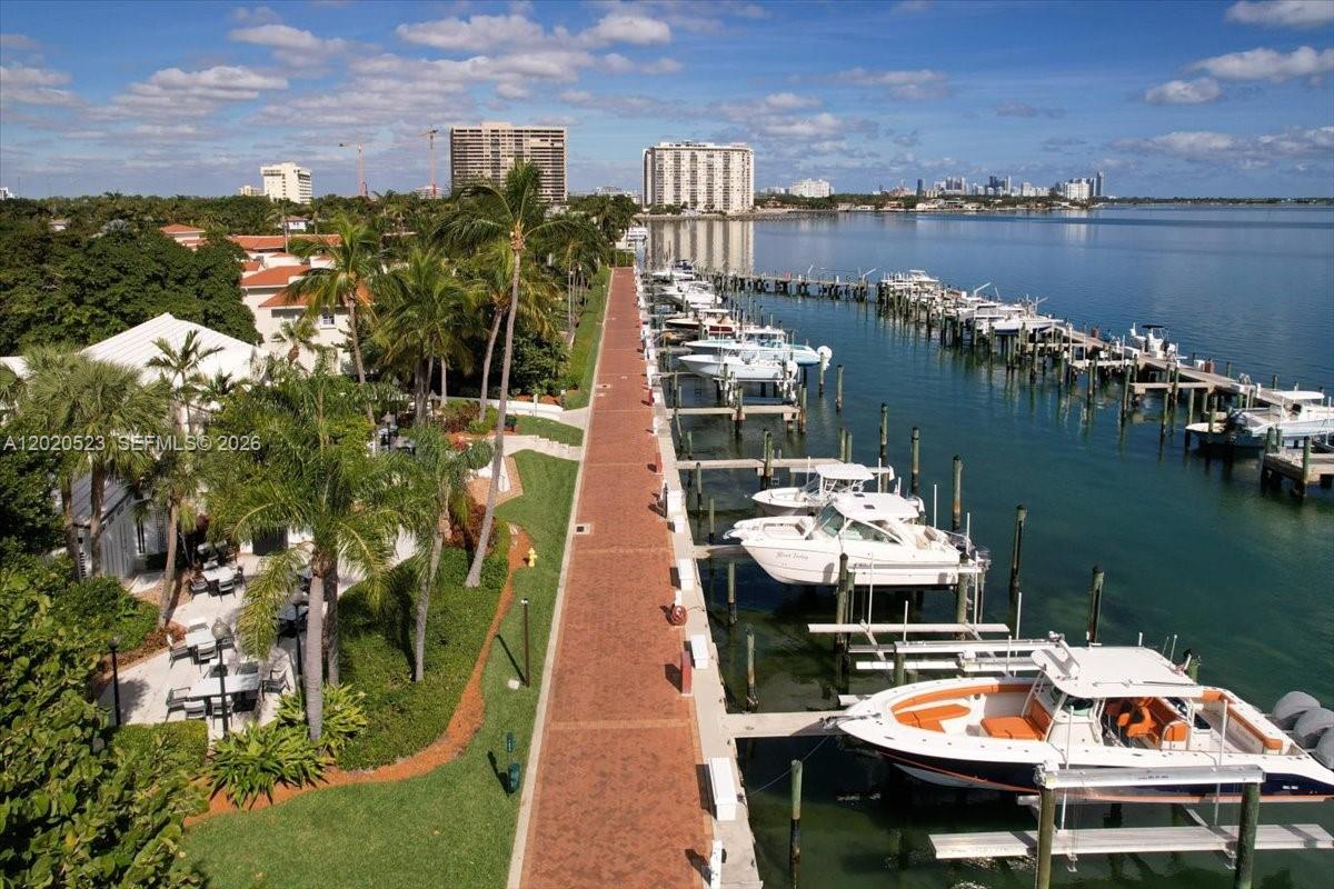 TOWERS OF QUAYSIDE CONDO - Residential