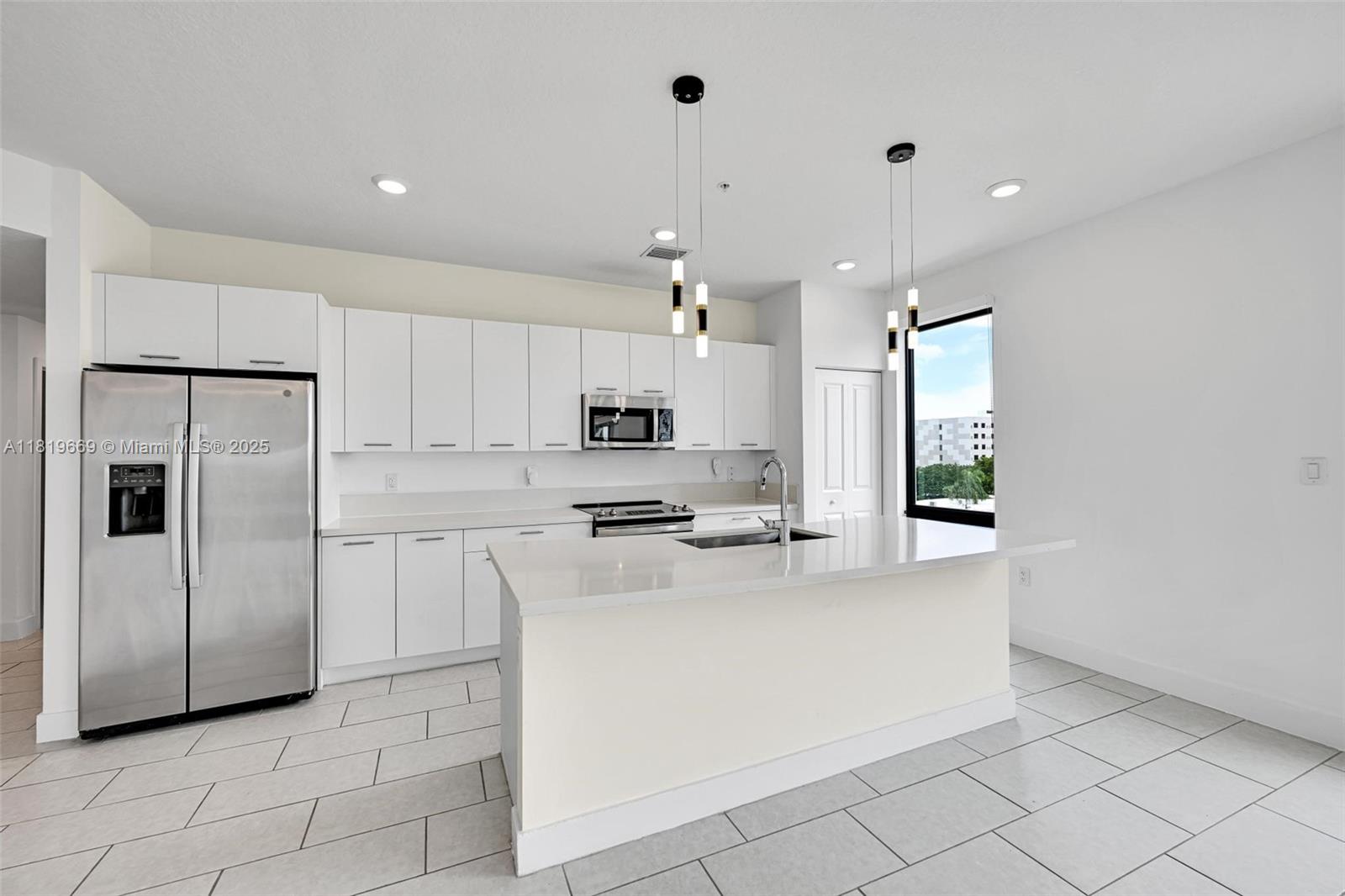8167 NW 41st St E-406