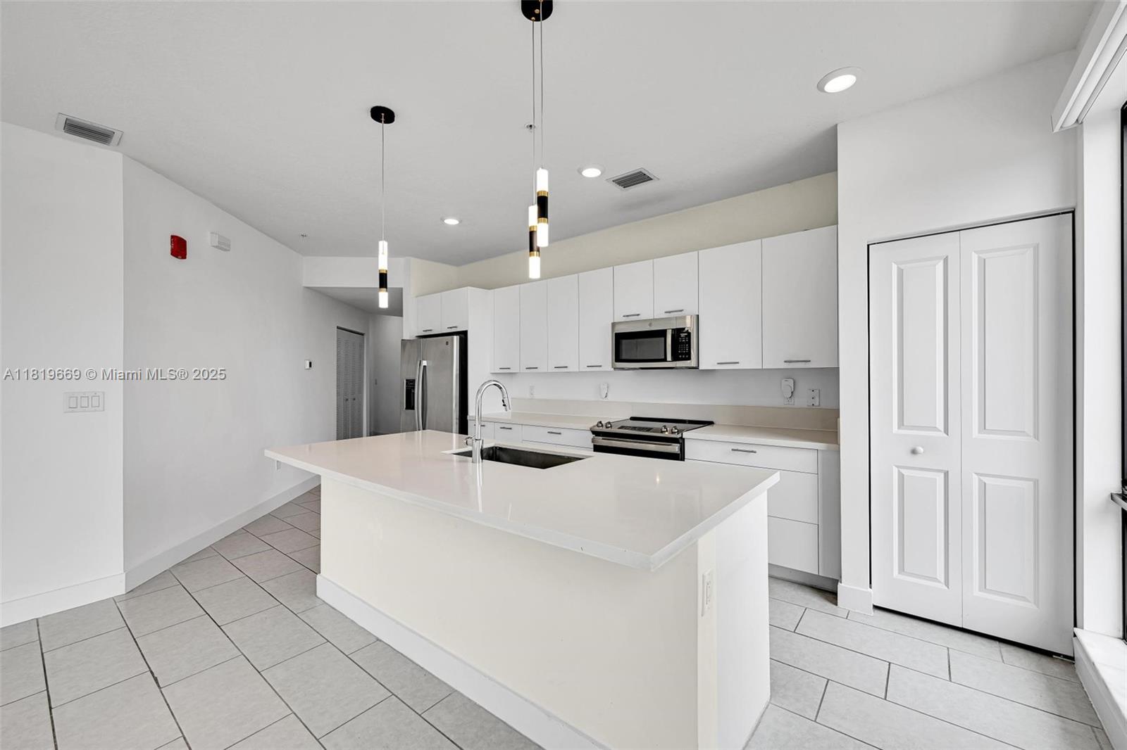 8167 NW 41st St E-406