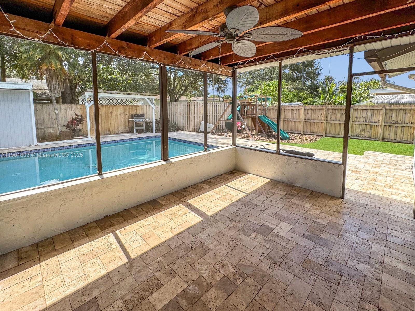 SUMMERTIME HILLS - Residential