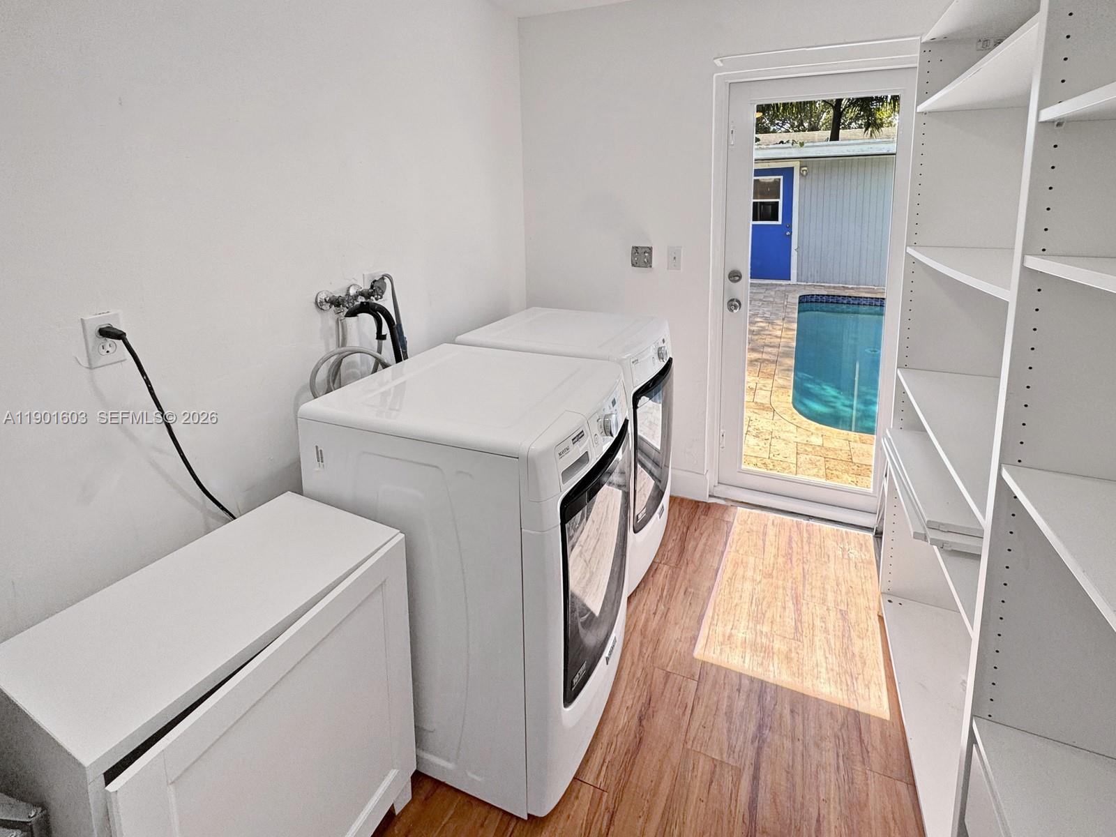 SUMMERTIME HILLS - Residential