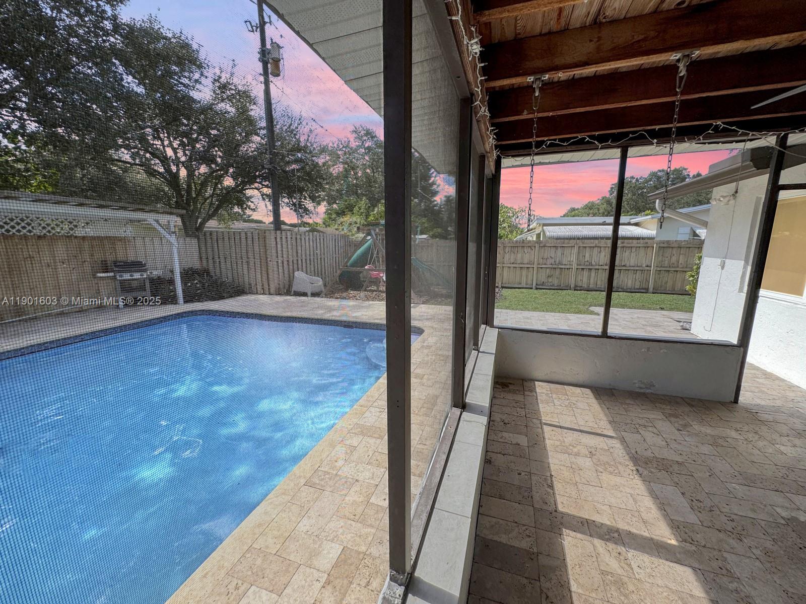 SUMMERTIME HILLS - Residential