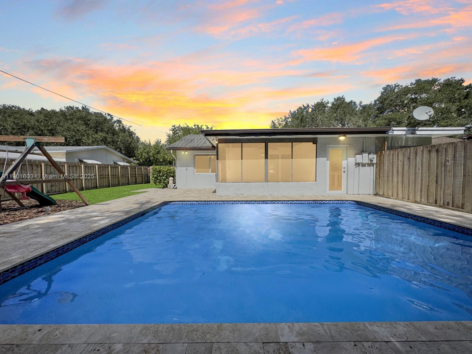 SUMMERTIME HILLS - Residential