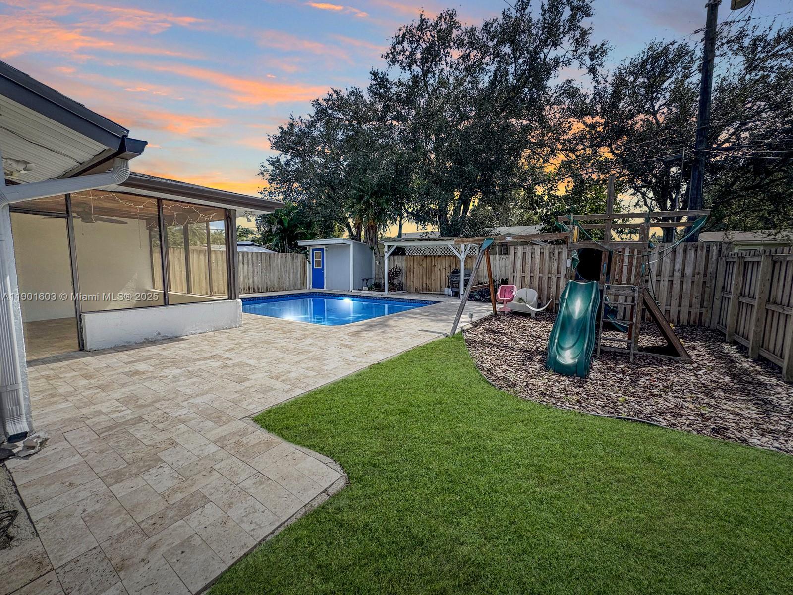 SUMMERTIME HILLS - Residential