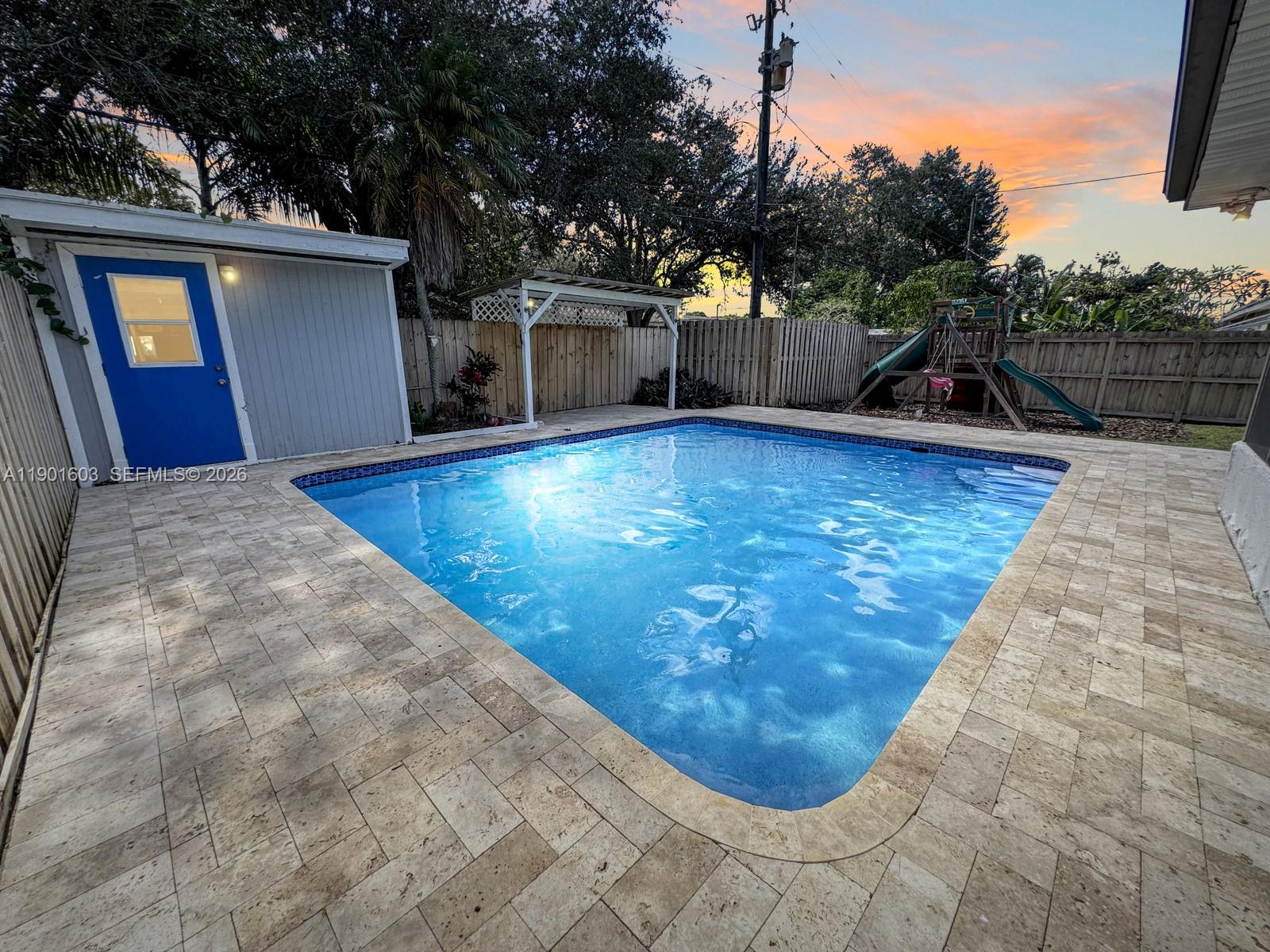 SUMMERTIME HILLS - Residential