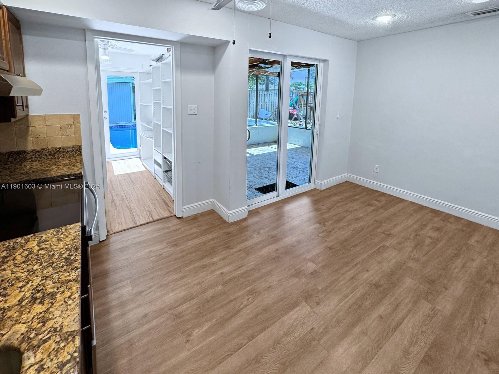 SUMMERTIME HILLS - Residential