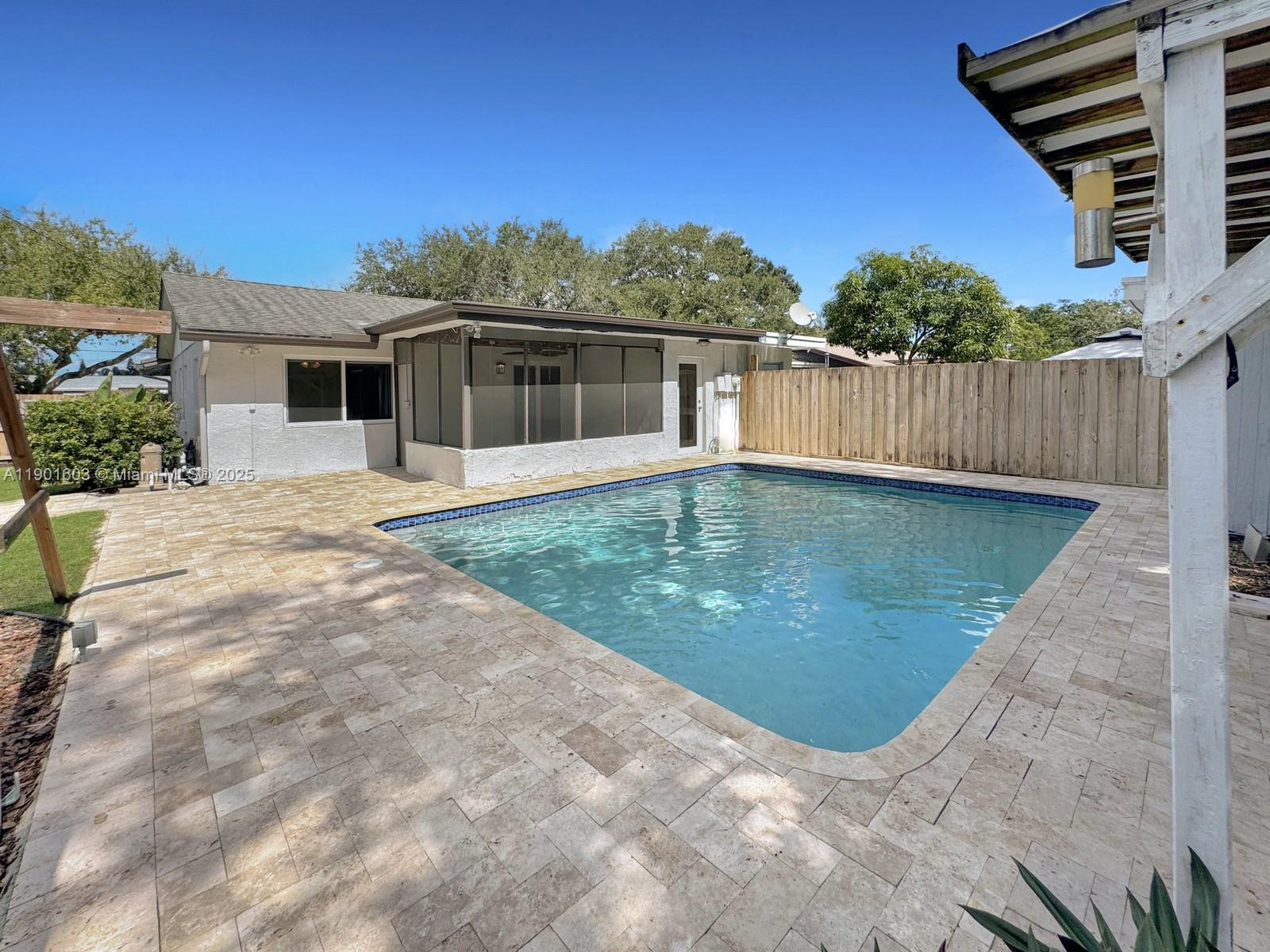 SUMMERTIME HILLS - Residential